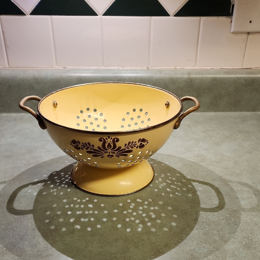 Pfaltzgraff Village pattern metal colander kitchen strainer Nwot - Picture 2 of 8
